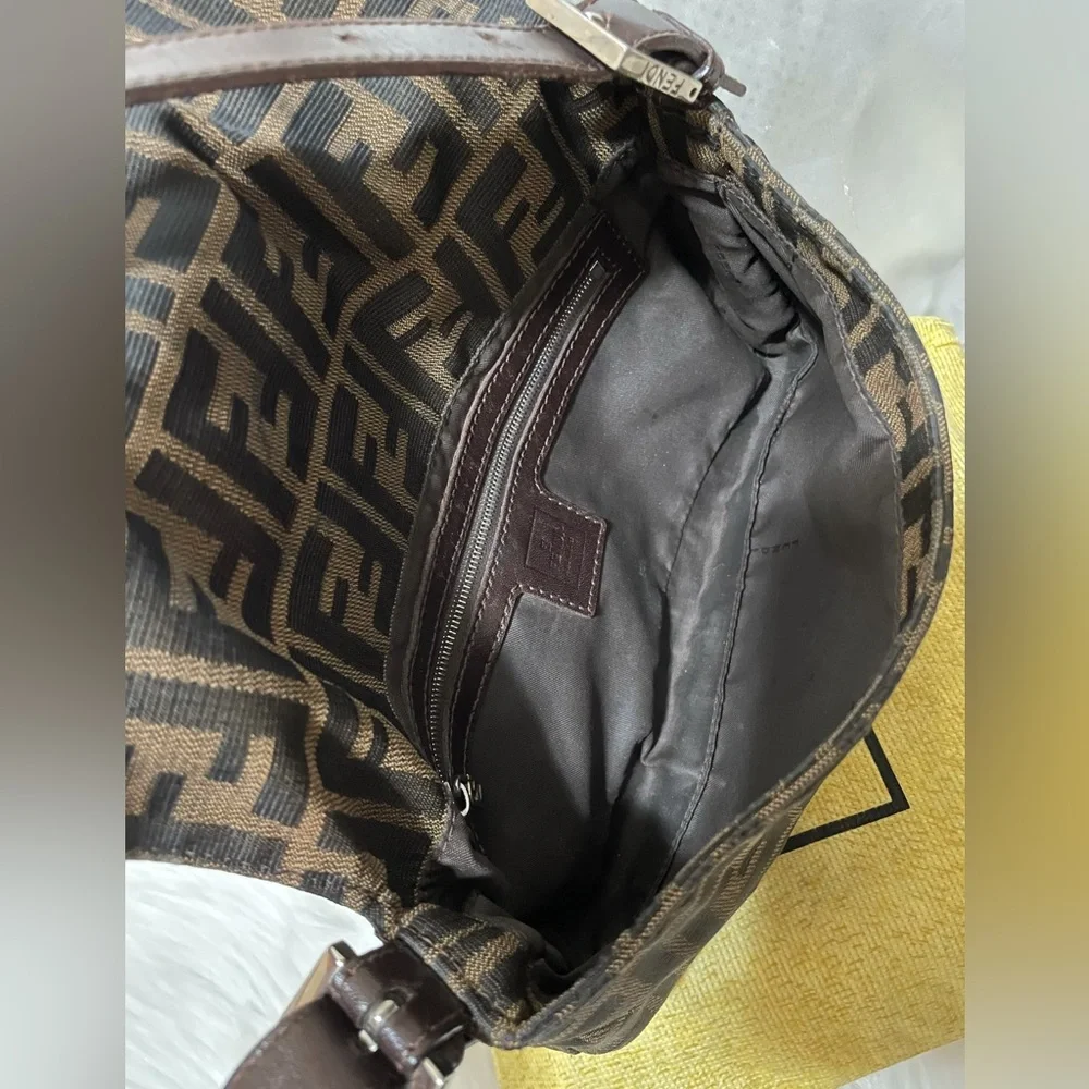 🤍VTG FENDI BAGUETTE ZUCCA Zucchino TOBACCO Pochette Shoulder Bag🤍🍬 - Picture 13 of 17